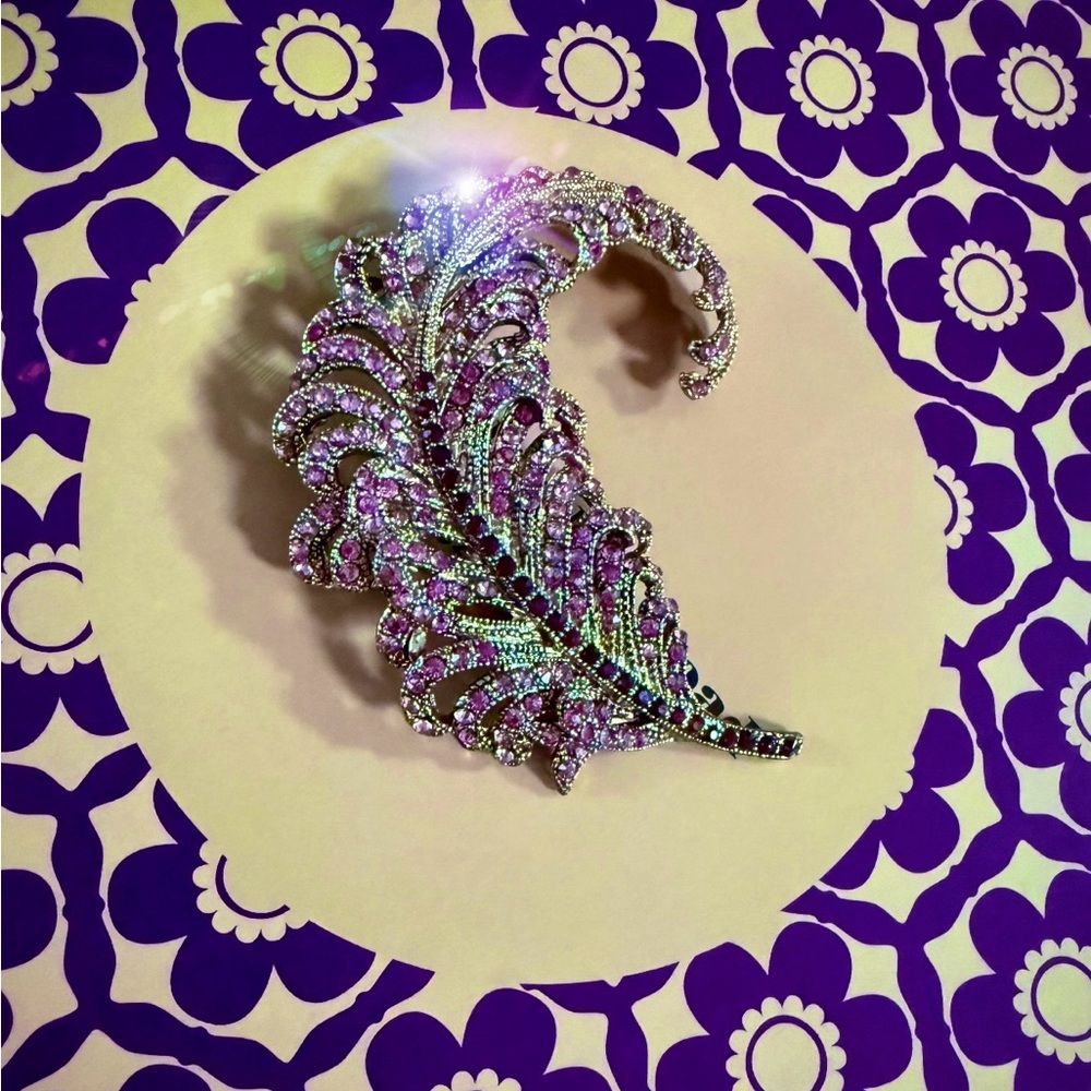 Auntie Mame - Feather Brooch
